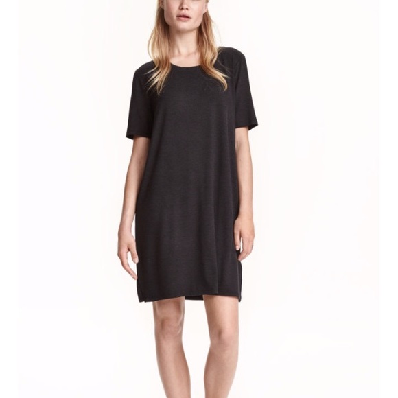 H&M Dresses & Skirts - 👽H&M basic black t-shirt dress👽